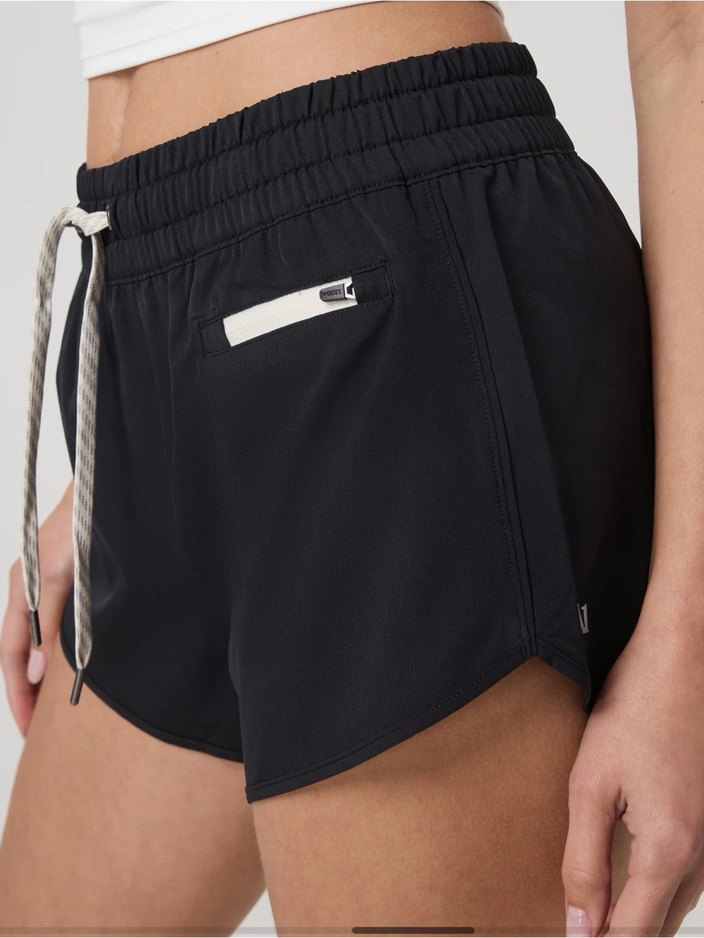 Vuori XL Clementine 2.0 Mid Rise Lightweight Black Athletic Casual Womens Shorts